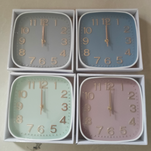 HOR 22cm horloge,couleurs assortis