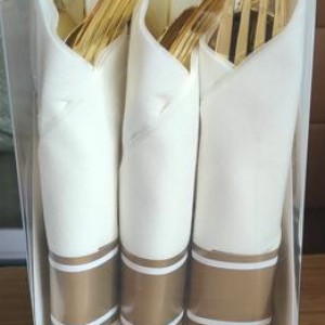 CUI ensemble de 24 couteau, fourchette, cuillère et serviett