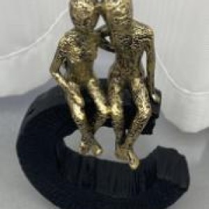 DEC deco 2 personnage or assie sur pieces en c noir