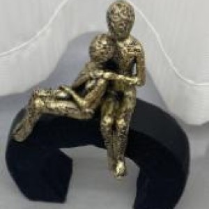 DEC deco 2 personnage assie sur demi rond noir