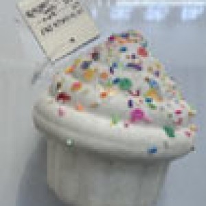 décoration à suspendre forme de gâteau