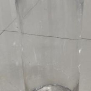 ADM  vase en verre droit forme épurée 10x25 cm