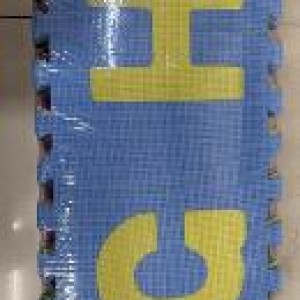 JOU tapis avec lettre couleurs assorties