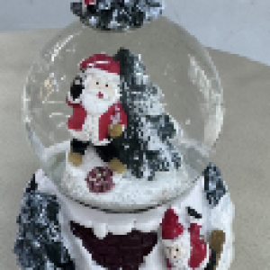 boule de noël verte avec 3 bonhommes de neige +lumière 4.5cm