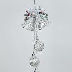 2 cloches et 3 boules – décoration de Noël