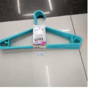 COU 10 cintres en plastique de couleurs assortis